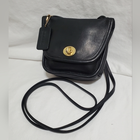 Coach Handbags - Vintage (1992) Coach Everett Crossbody/Shoulder Bag # 9934